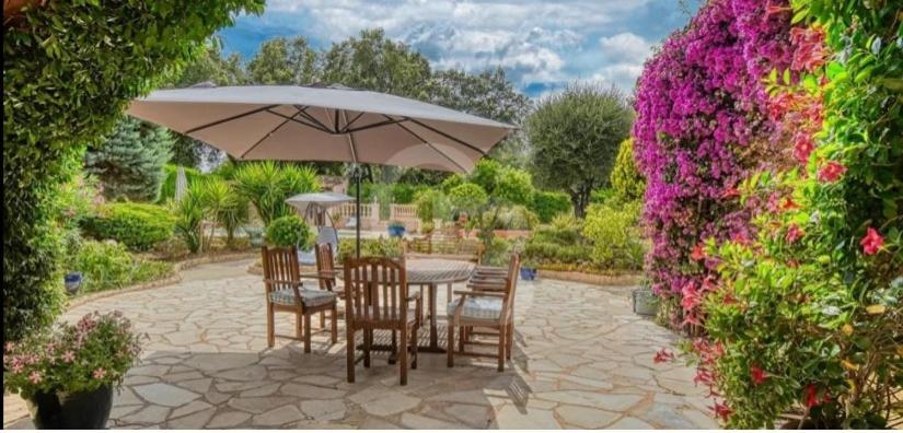 Domaine Des Tuilieres Avec Piscine Villa Vallauris Bagian luar foto